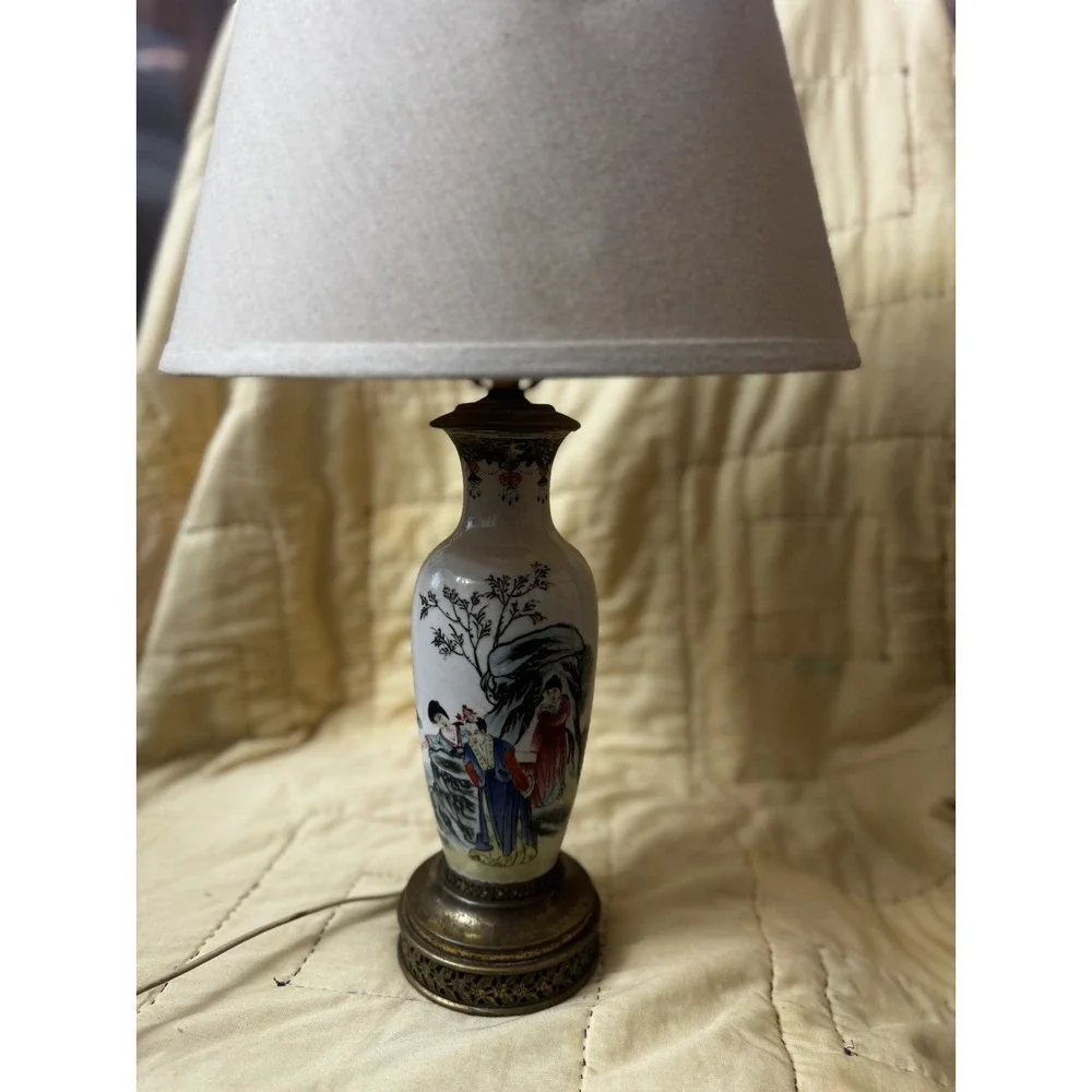 Vintage Antique Chinese   Asian First republic porcelain urn vase lamp
